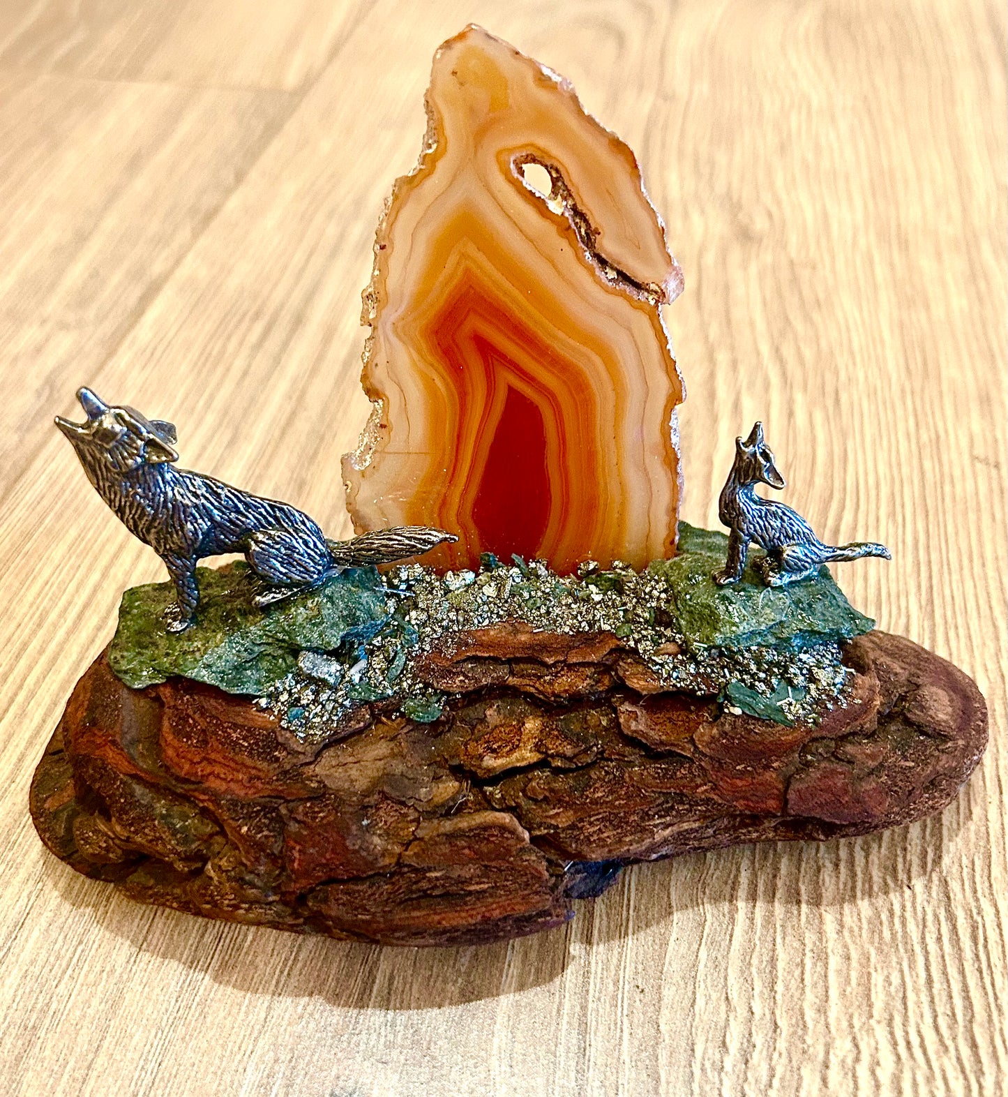 Agate Wolves Sculpture